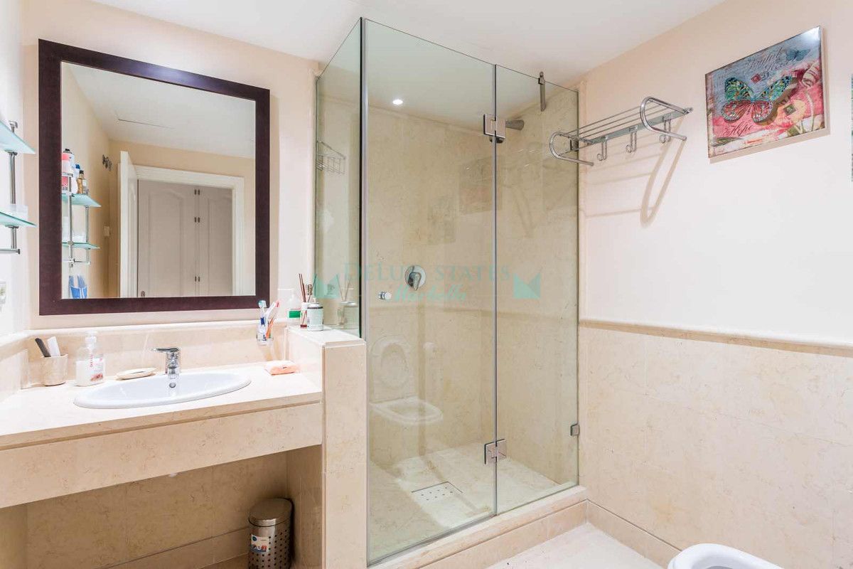 Apartment for rent in Benahavis