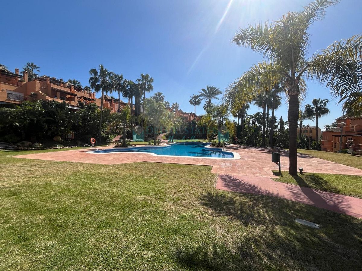 Town House for sale in Benahavis