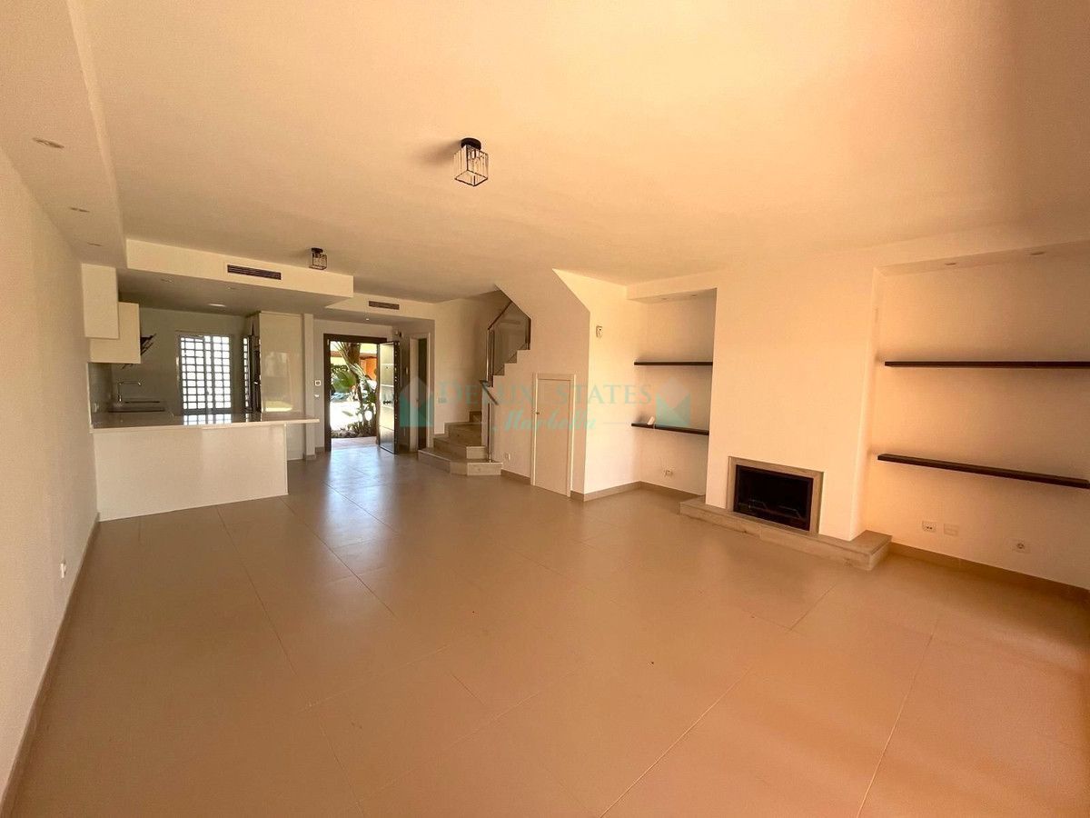 Town House for sale in Benahavis