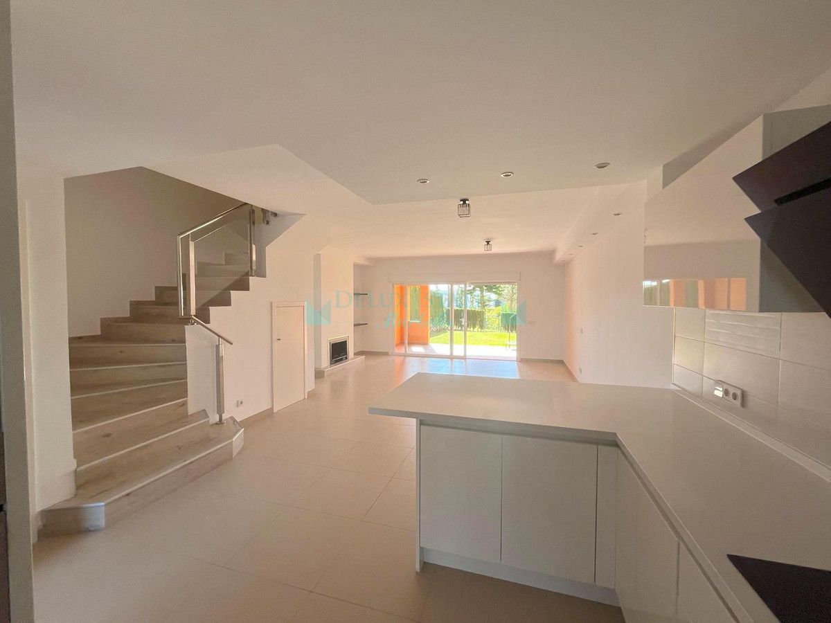 Town House for sale in Benahavis