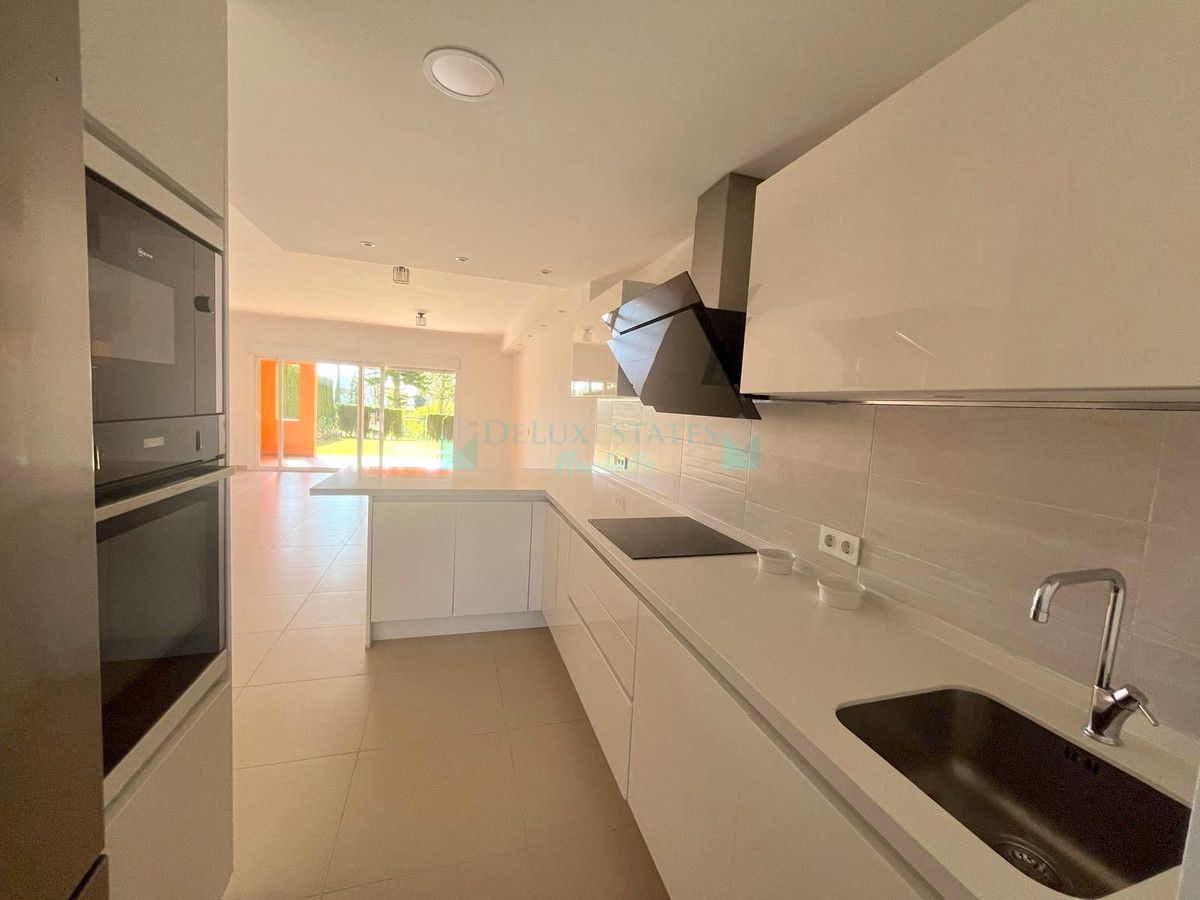 Town House for sale in Benahavis