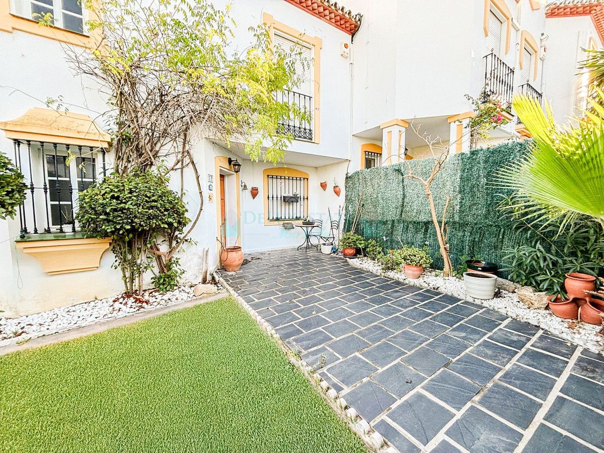 Villa Pareada en venta en Bel Air, Estepona