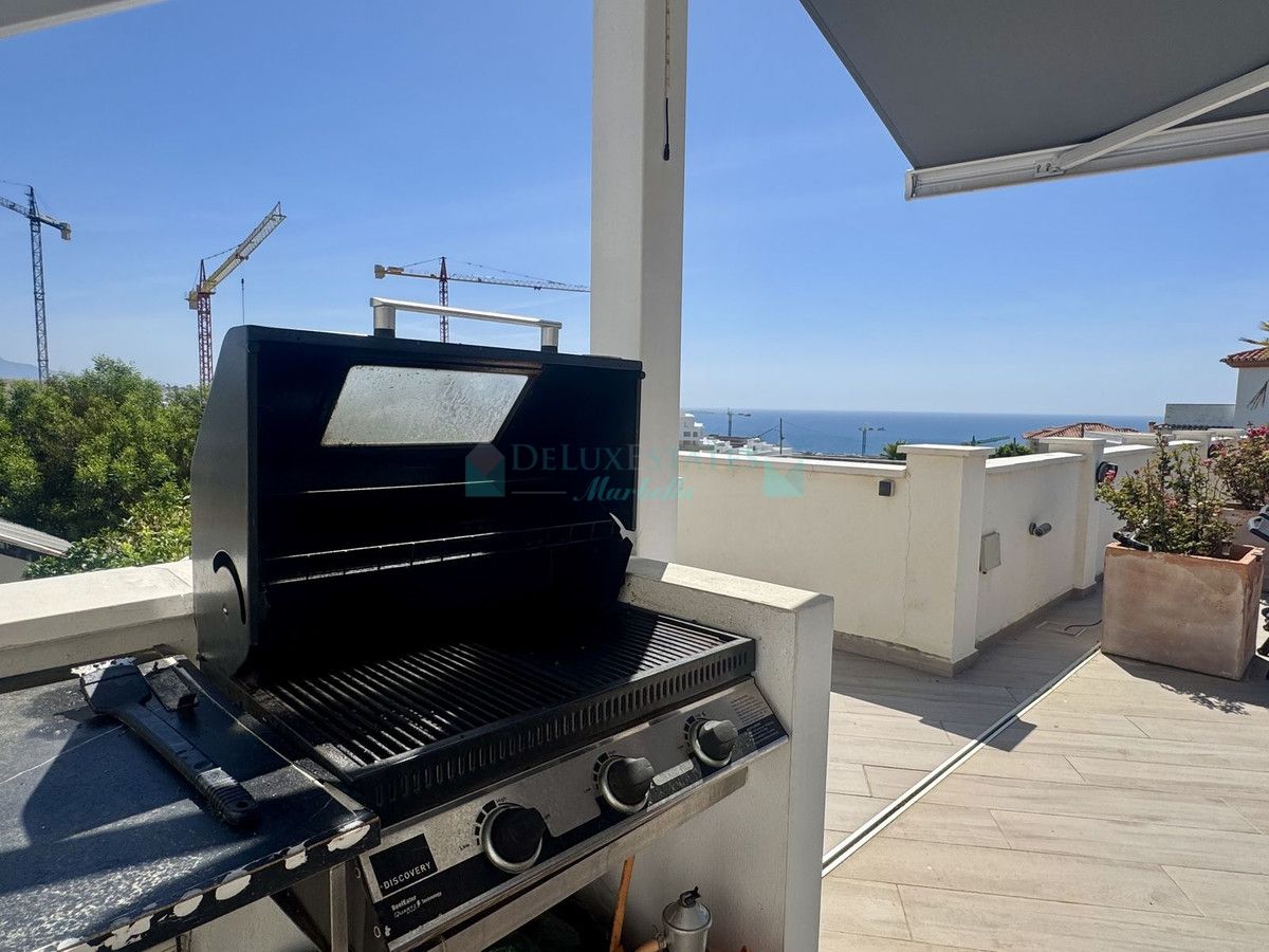 Villa for sale in Estepona