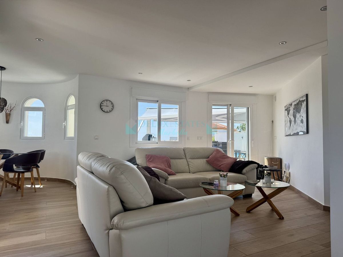 Villa for sale in Estepona