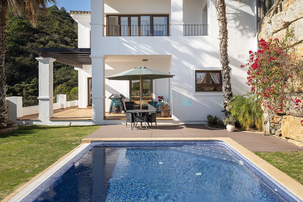 Villa for sale in Benahavis