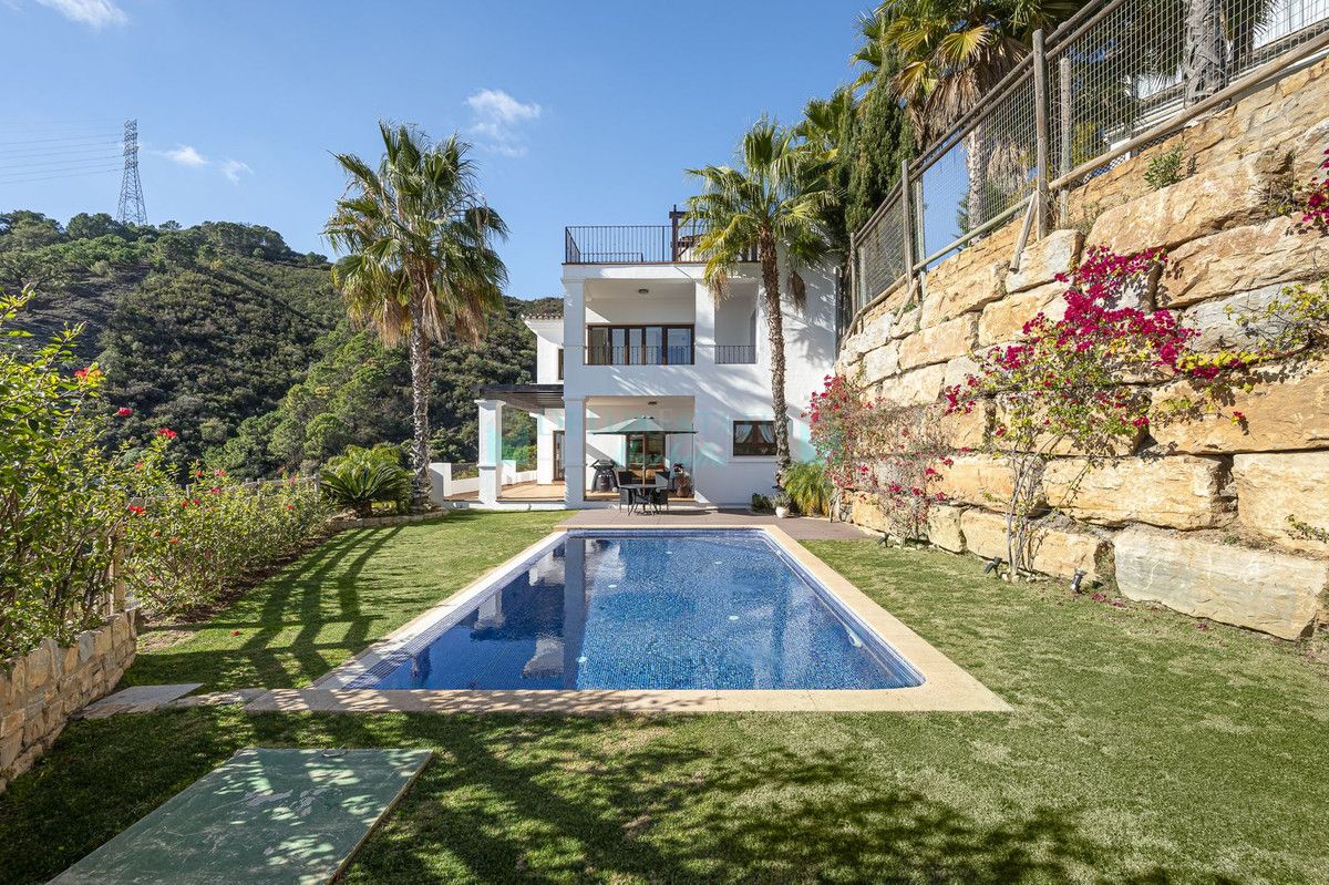 Villa for sale in Benahavis