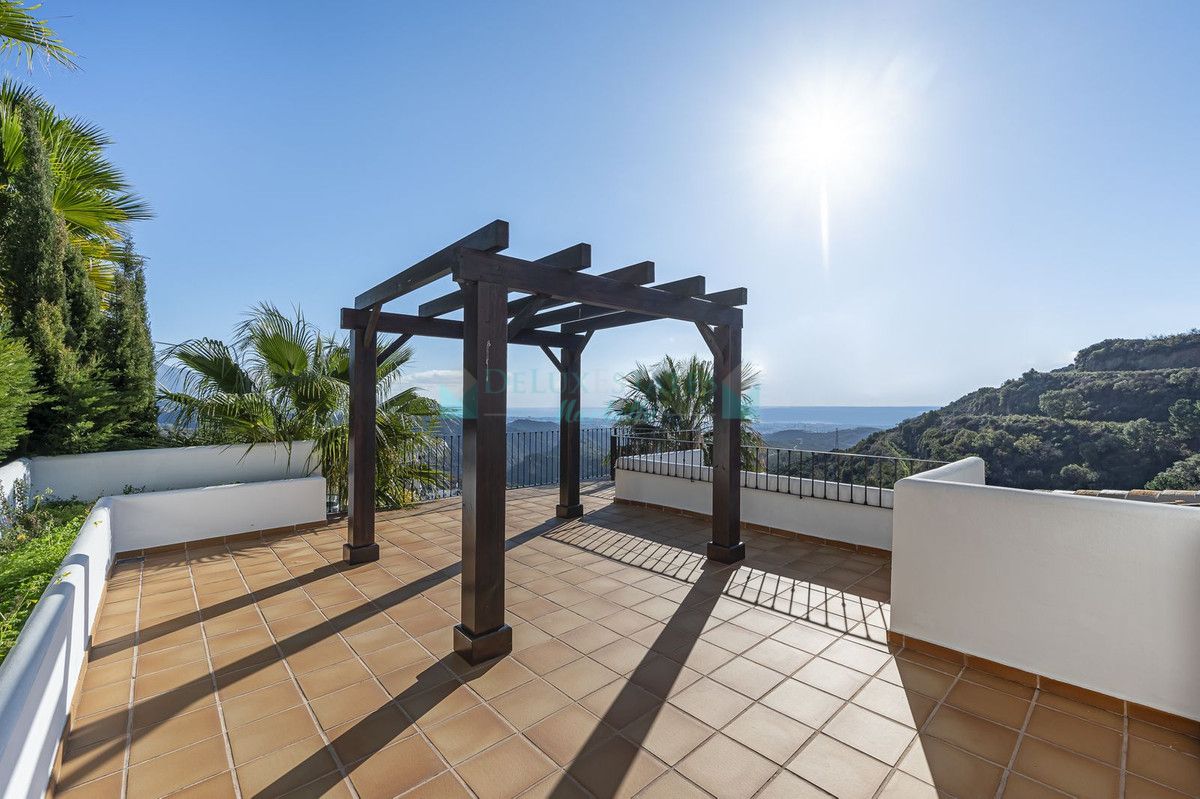 Villa for sale in Benahavis