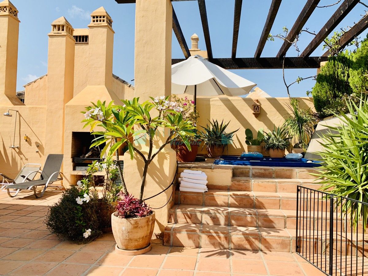 Penthouse for sale in Atalaya, Estepona