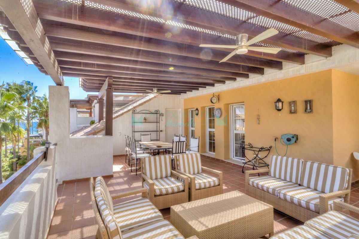 Penthouse for sale in Bahia de Marbella, Marbella East