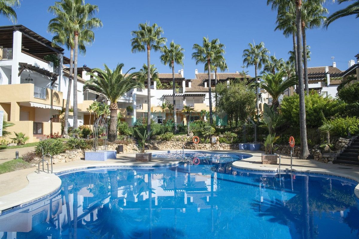 Penthouse for sale in Bahia de Marbella, Marbella East