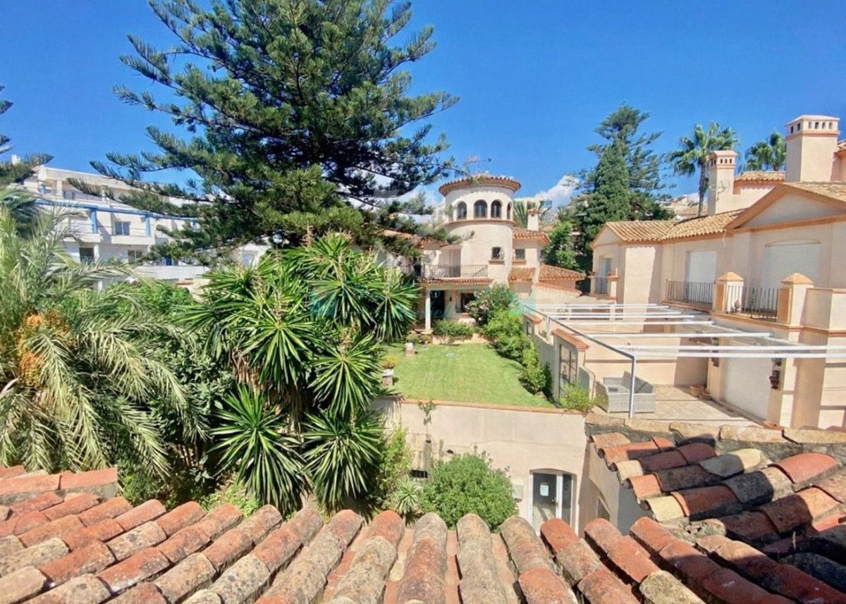 Town House for sale in Estepona