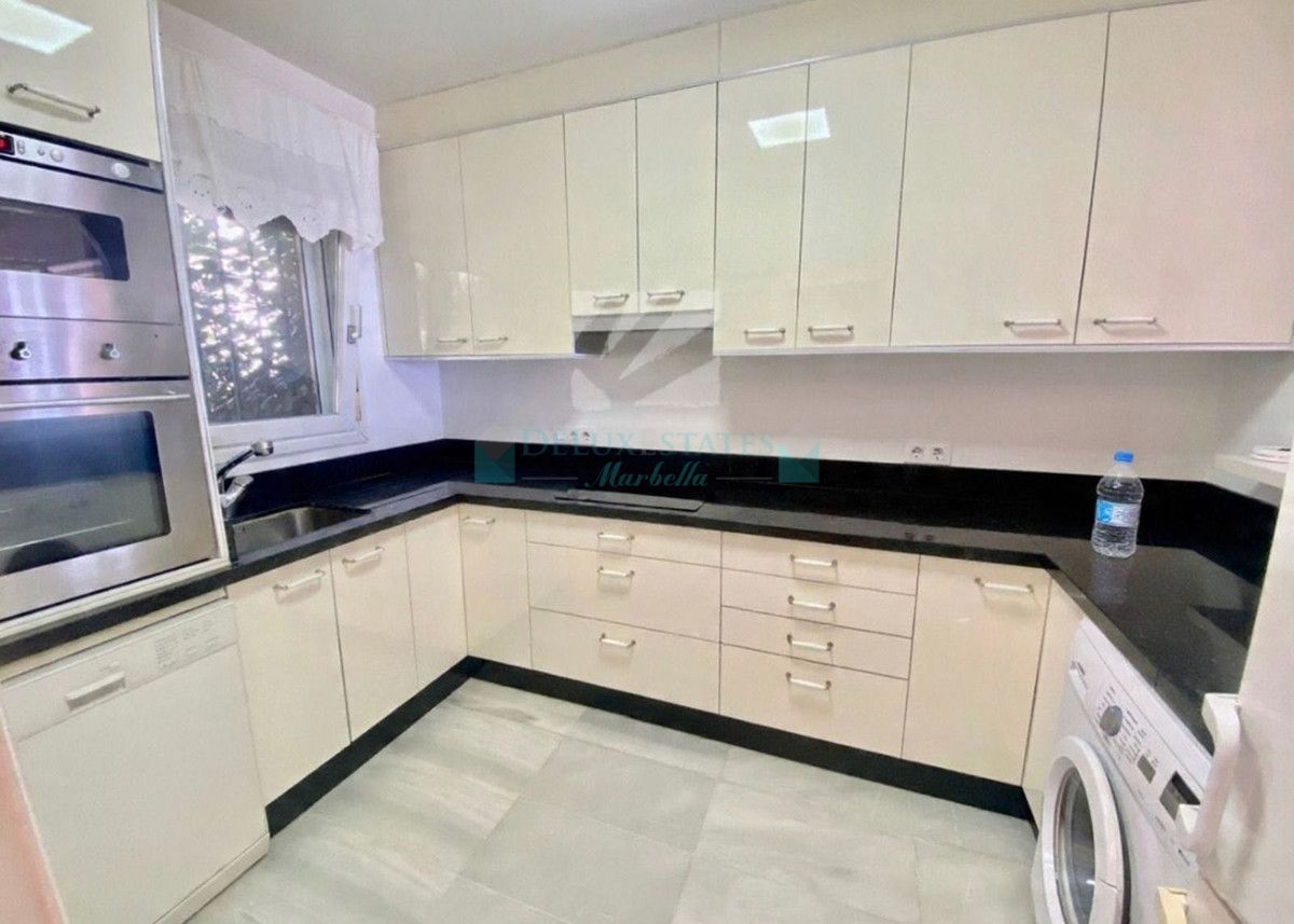 Town House for sale in Estepona