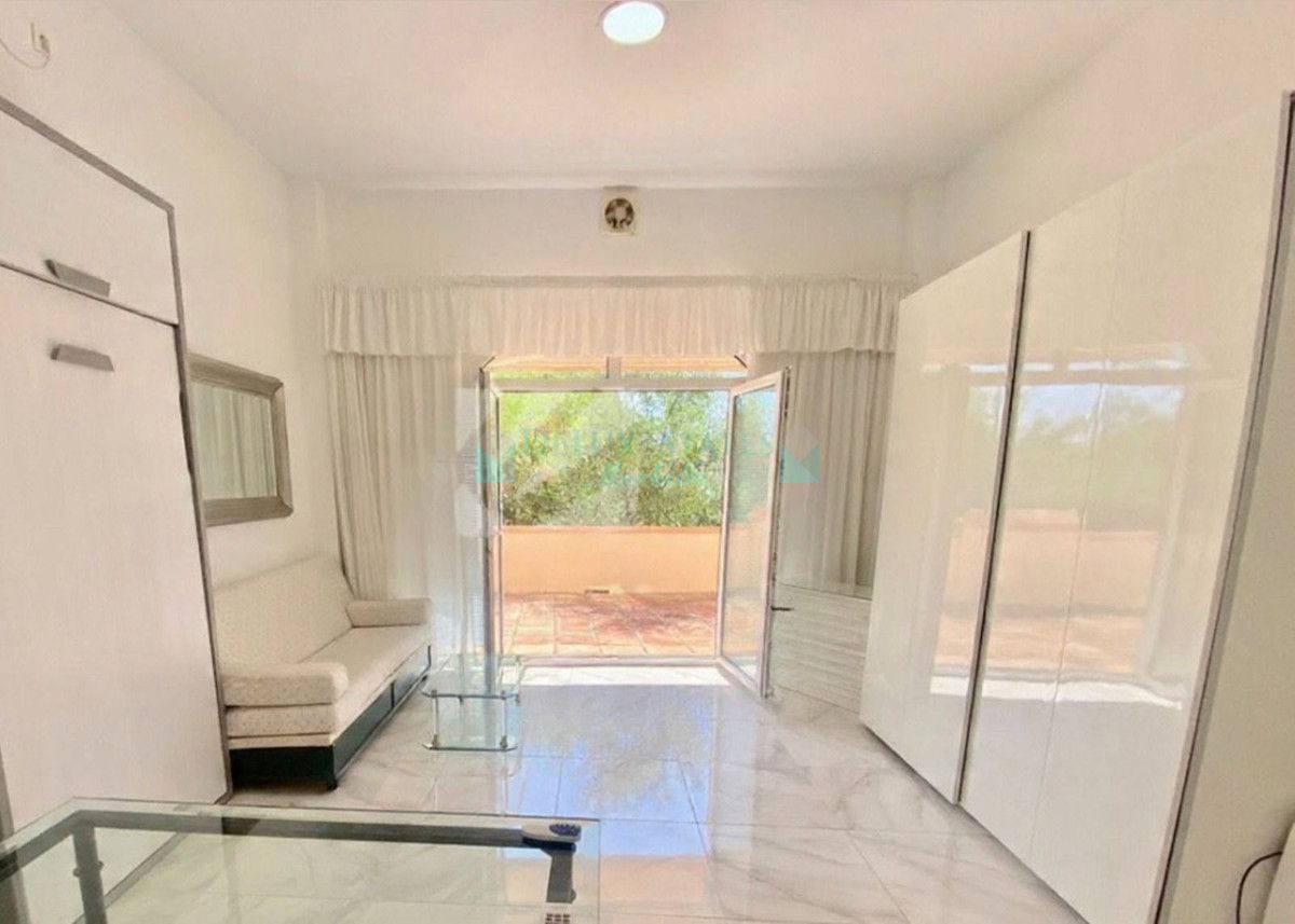 Town House for sale in Estepona