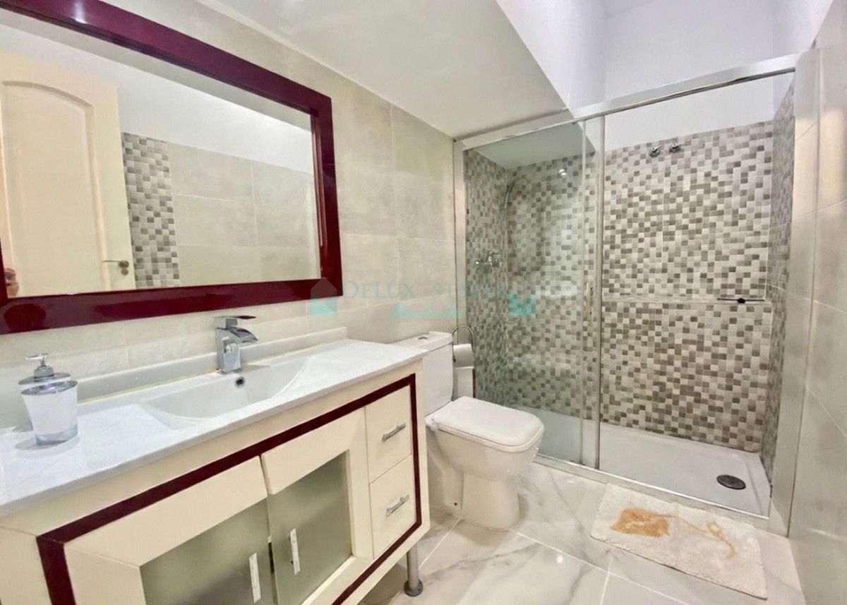 Town House for sale in Estepona