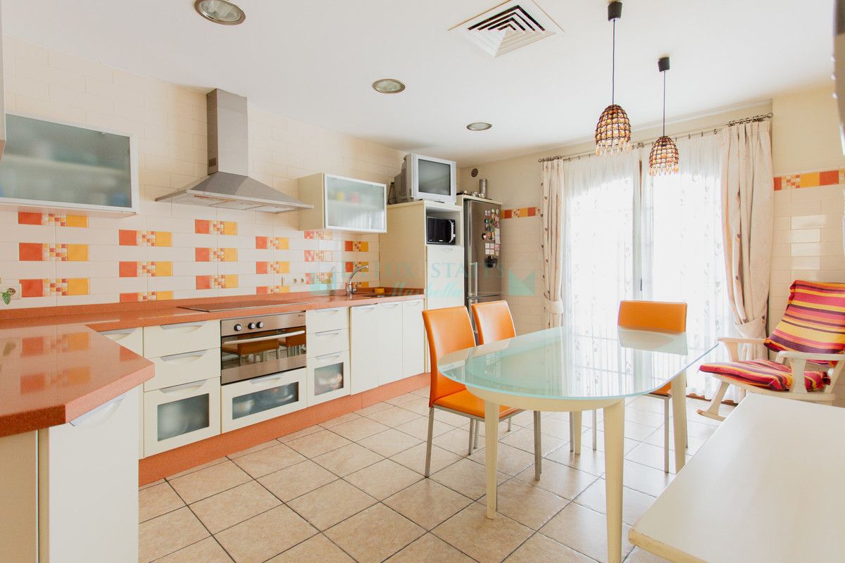 Town House for sale in Estepona