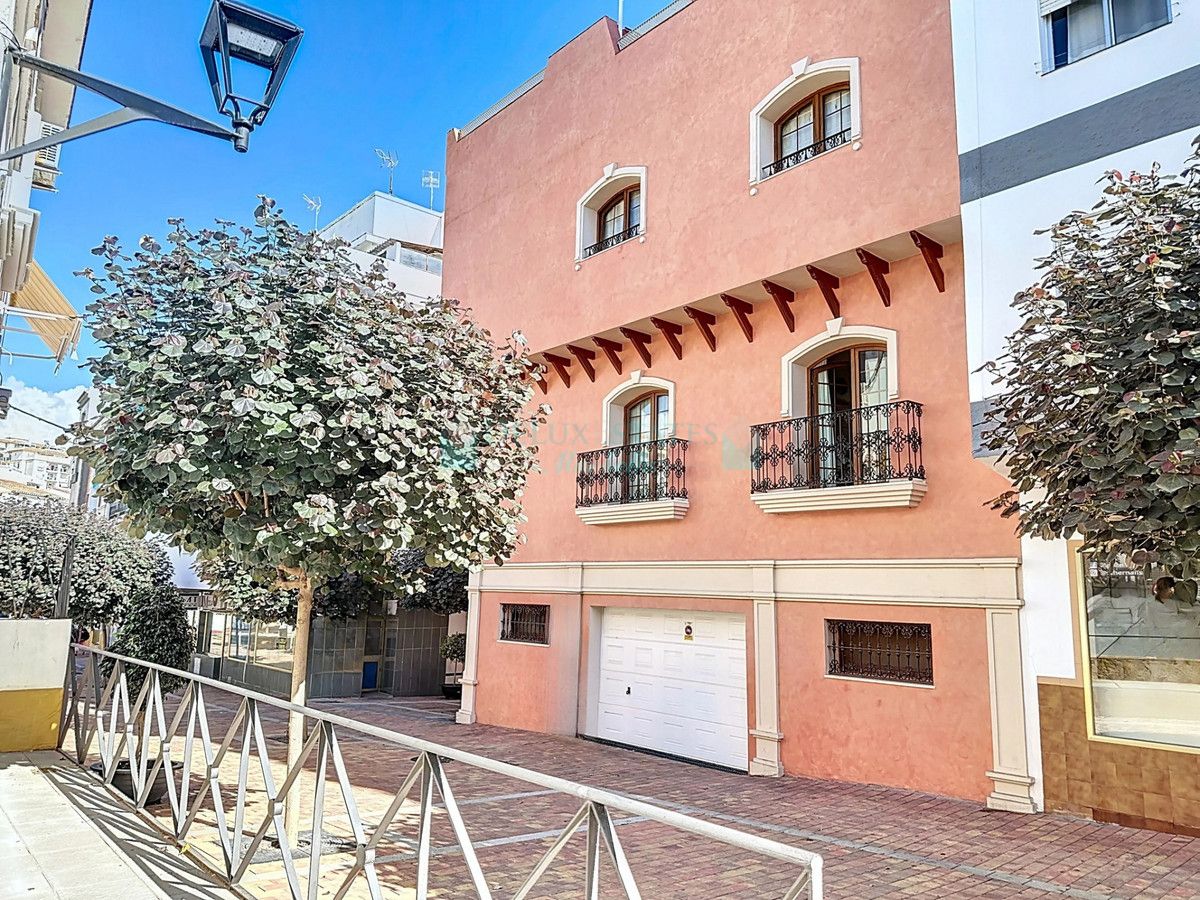 Town House for sale in Estepona