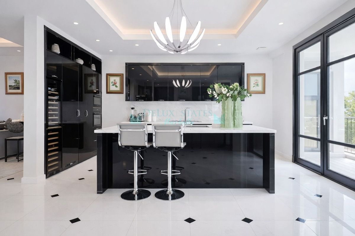 Villa for rent in Benahavis