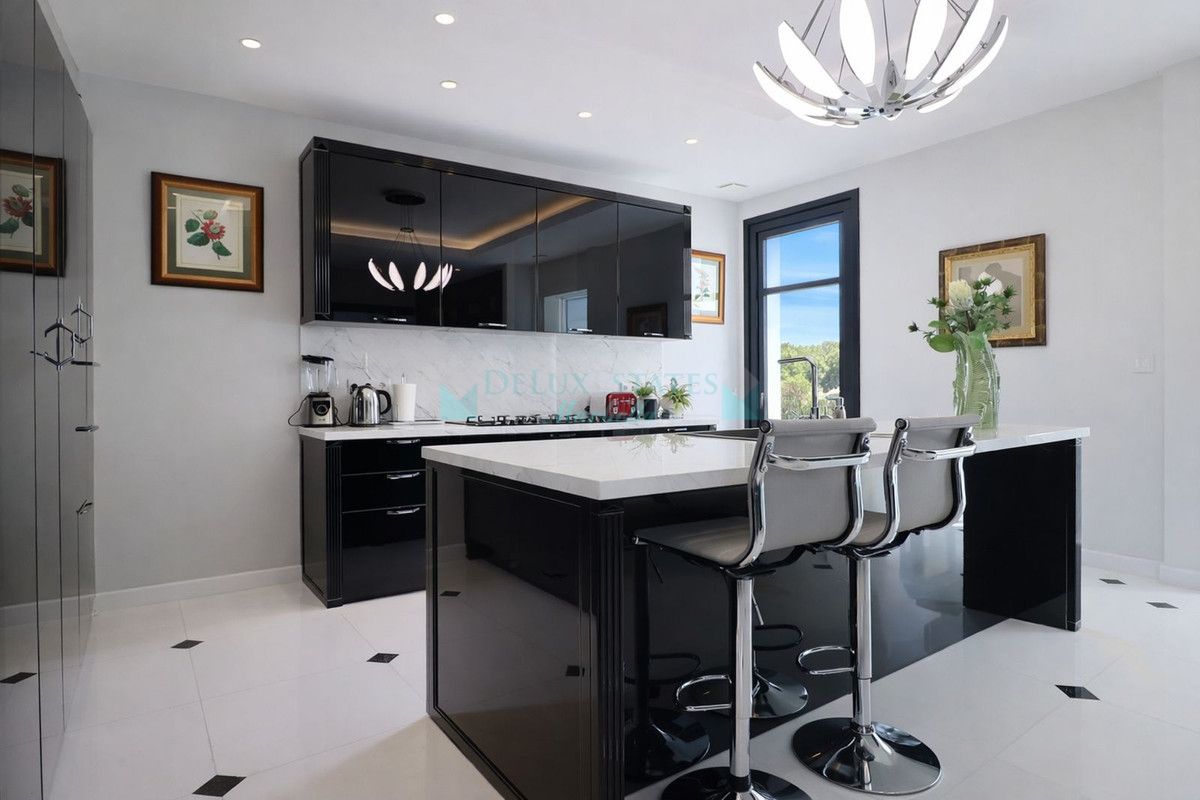 Villa for rent in Benahavis