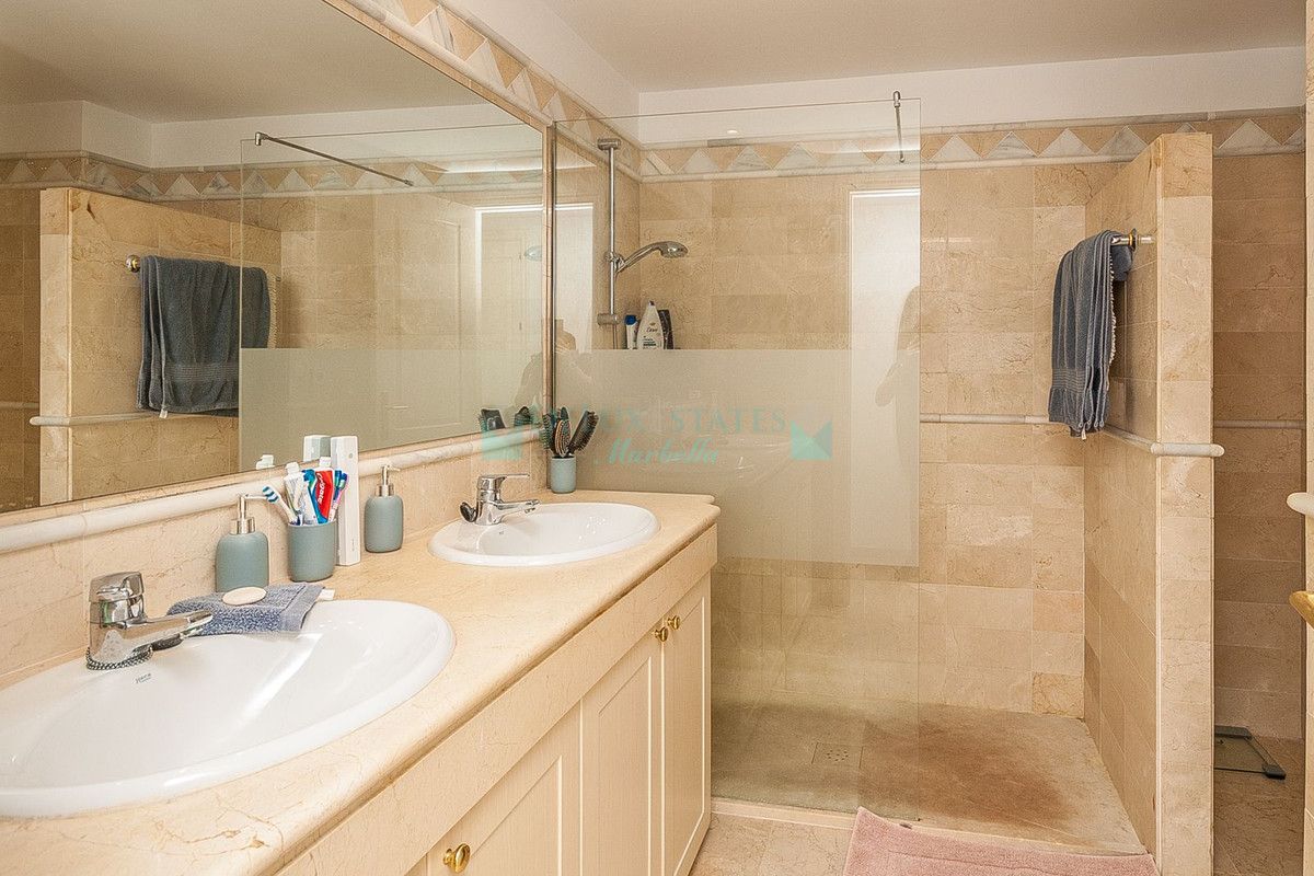 Apartment for sale in Elviria, Marbella East