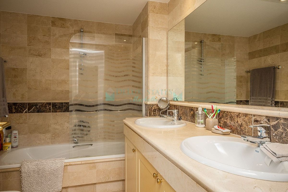 Apartamento en venta en Elviria, Marbella Este