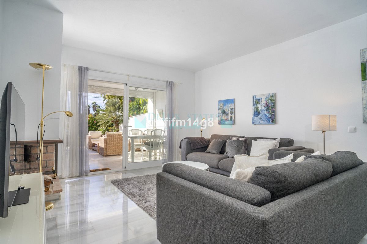 Town House for sale in Nueva Andalucia