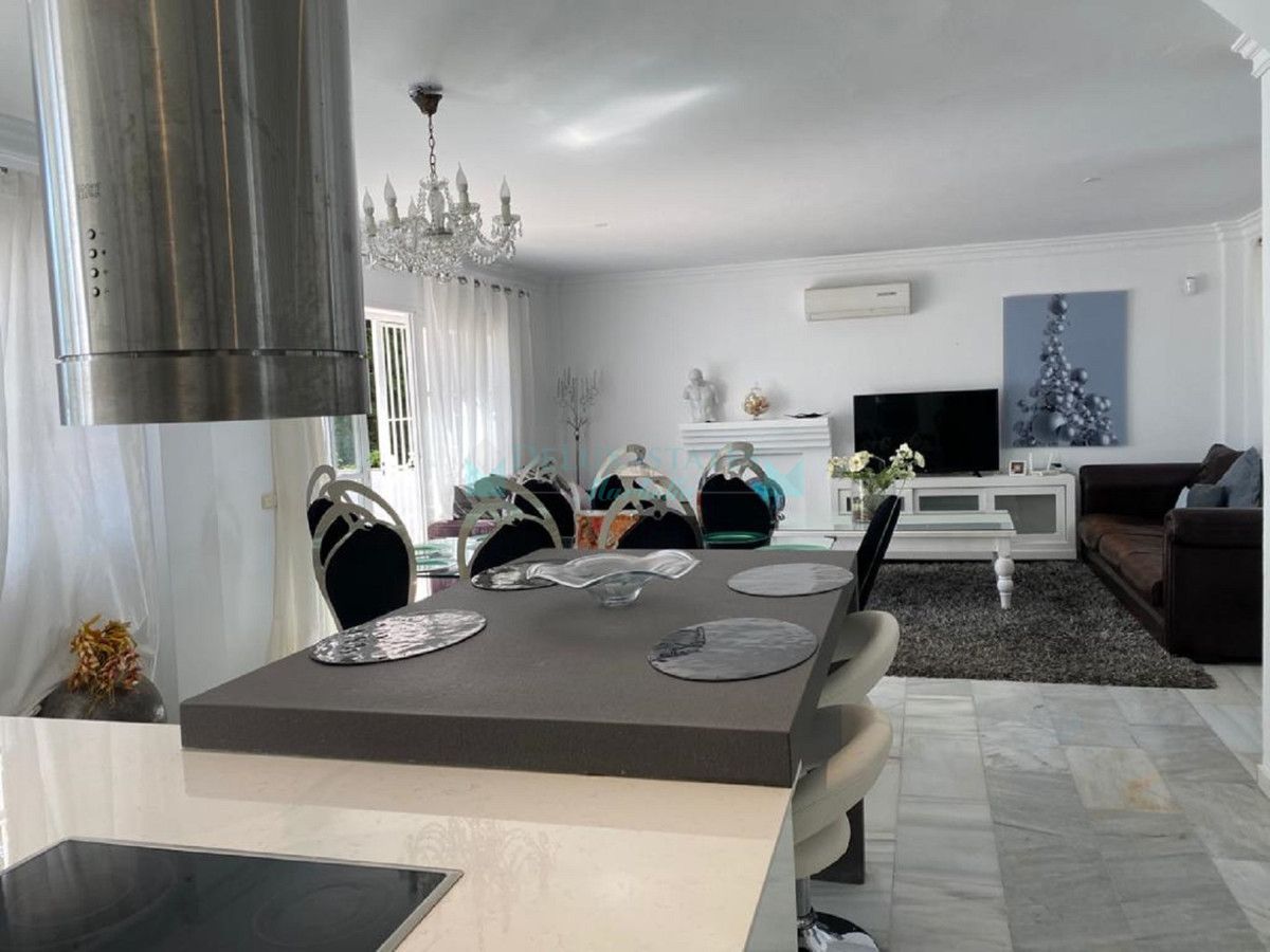 Villa en alquiler en New Golden Mile, Estepona