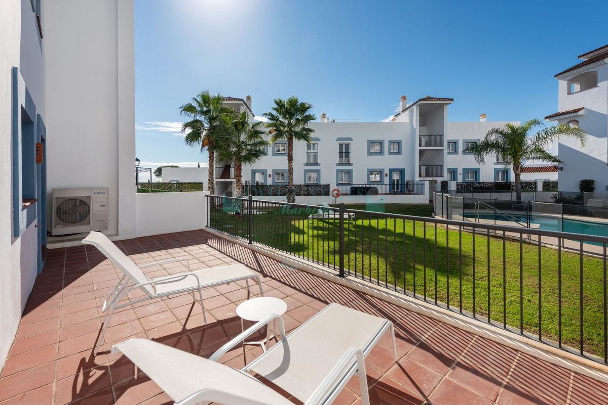 Apartamento Planta Baja en venta en El Paraiso, Estepona