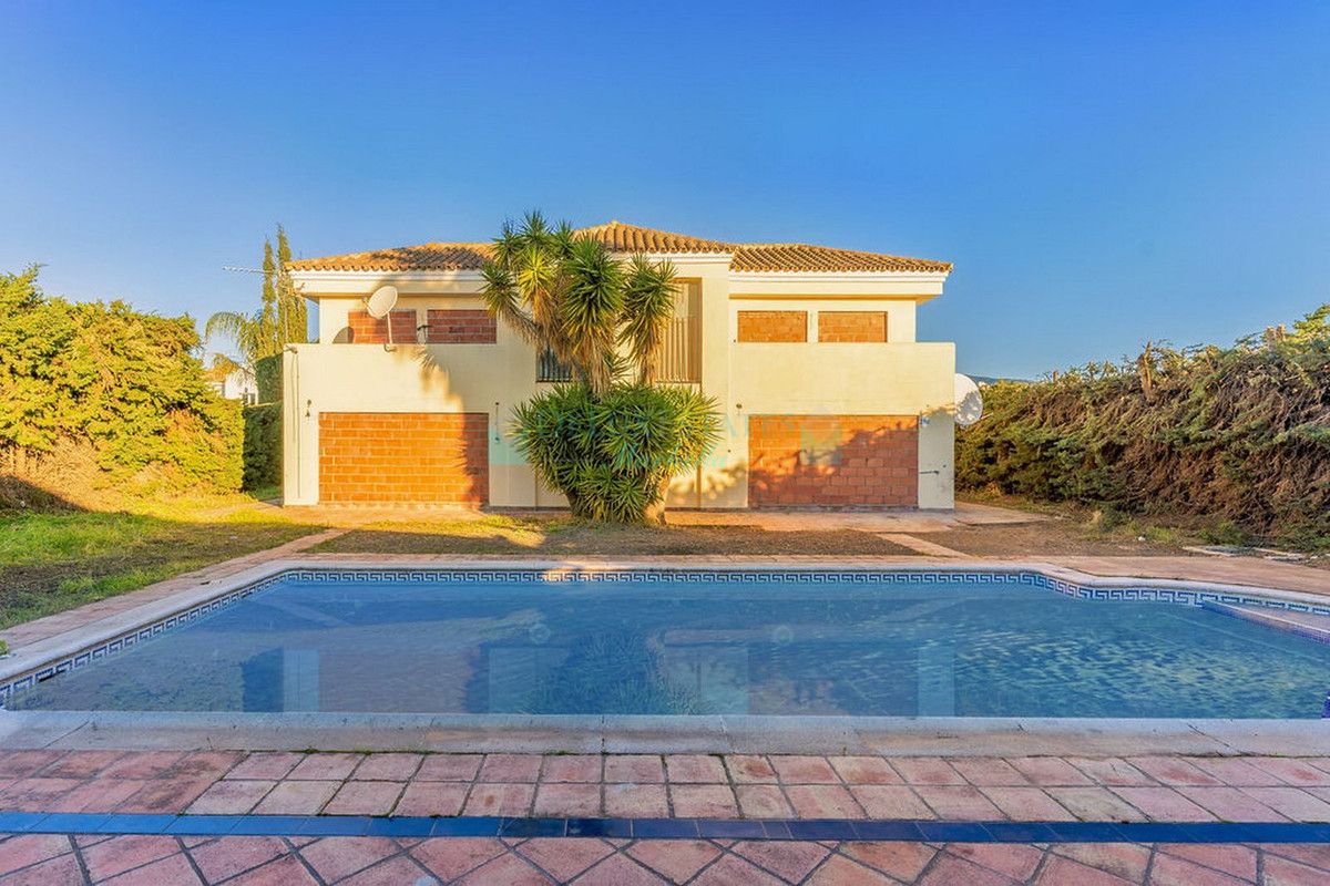 Villa en venta en Bel Air, Estepona