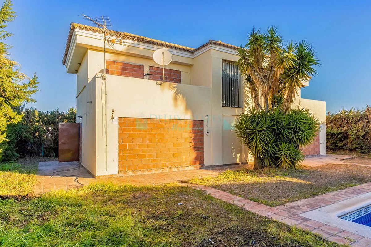 Villa en venta en Bel Air, Estepona