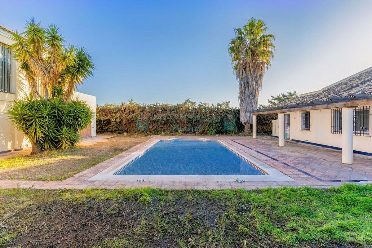 Villa en venta en Bel Air, Estepona