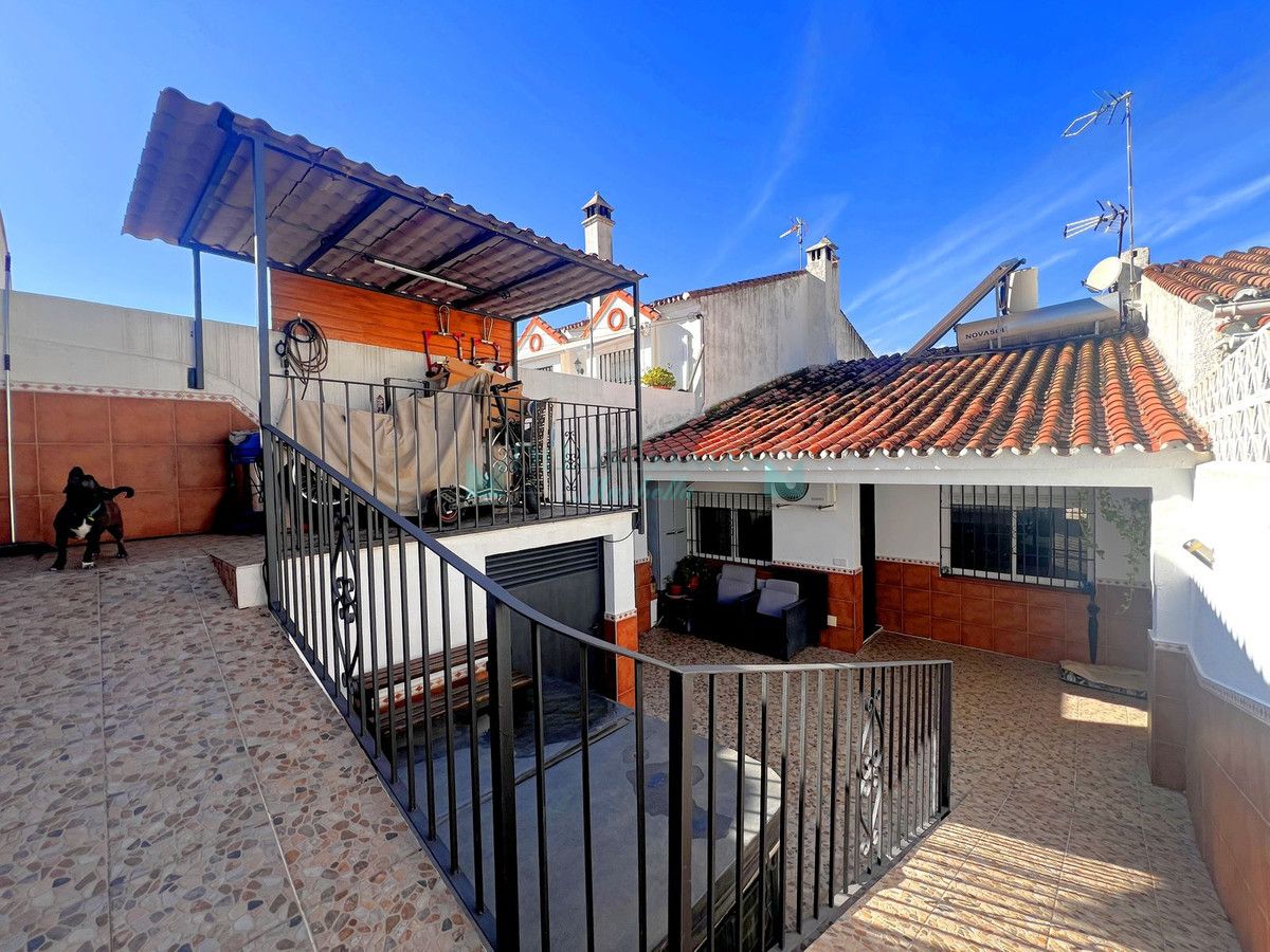 Town House for sale in Nueva Andalucia