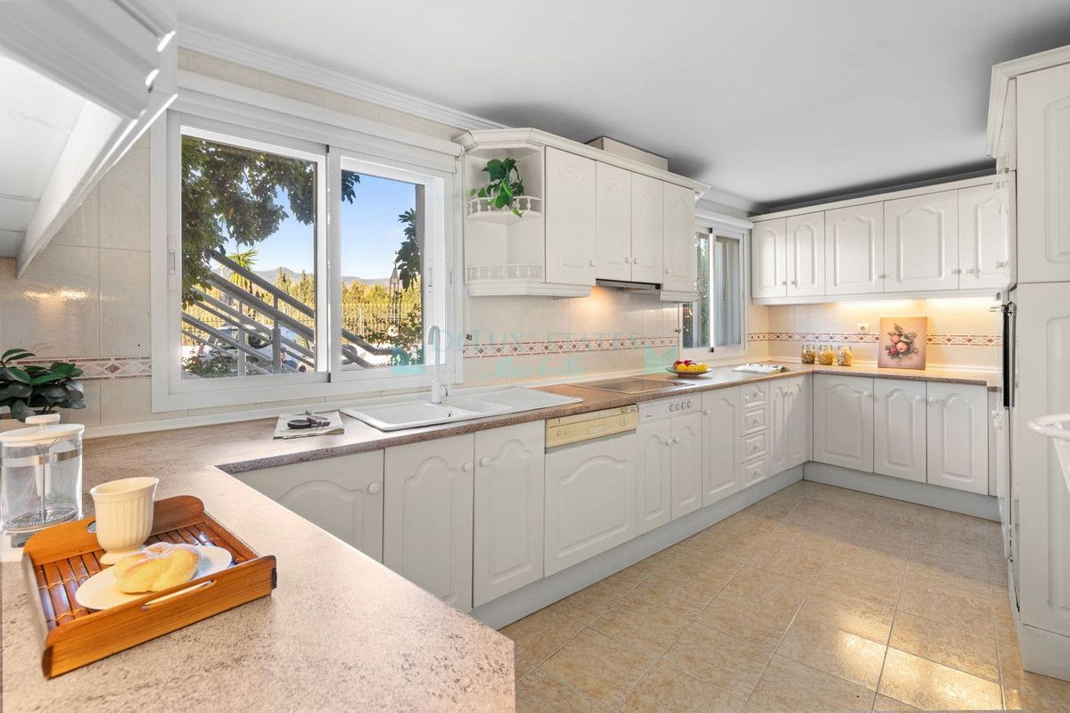 Ground Floor Apartment for sale in Estepona