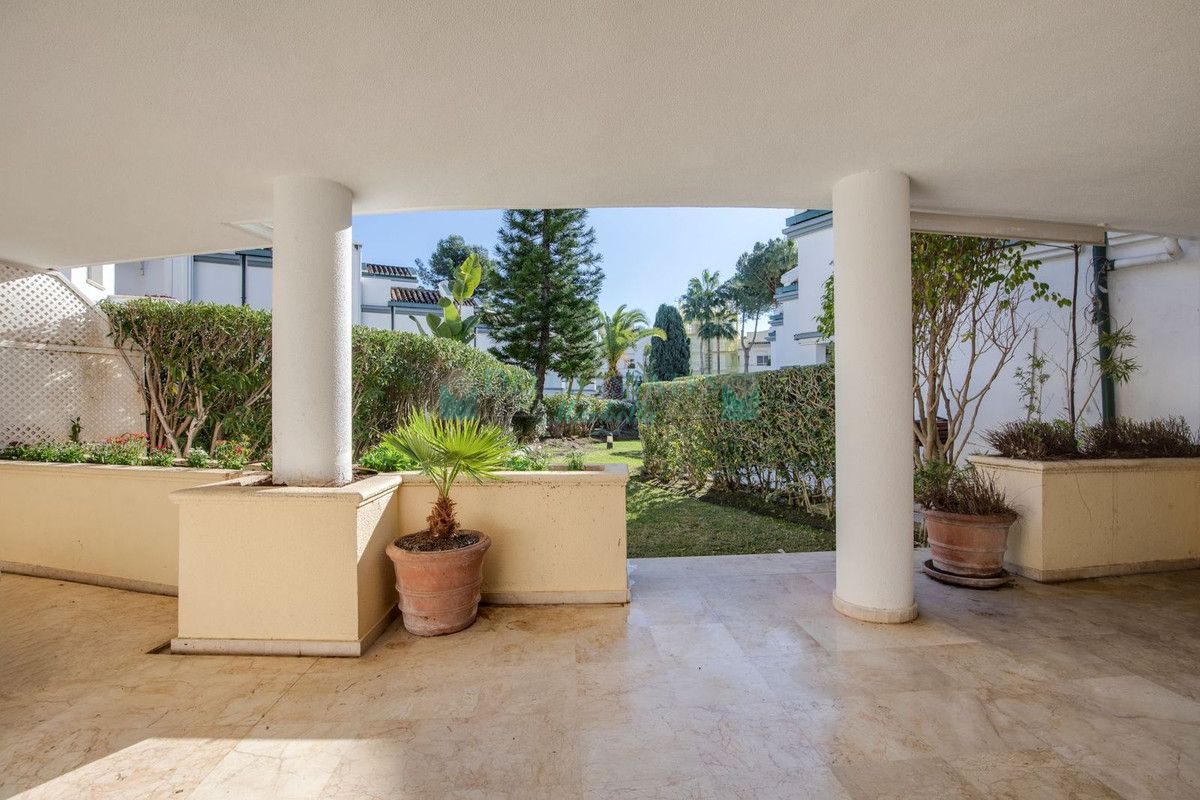 Ground Floor Apartment for sale in Estepona