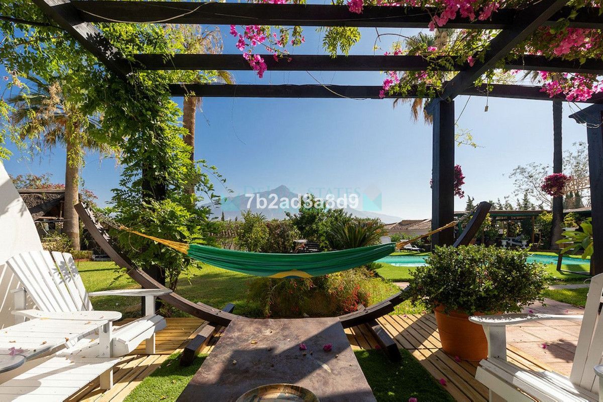 Villa for sale in Nueva Andalucia