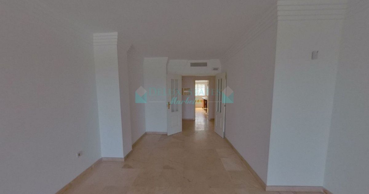 Apartamento en venta en Rio Real, Marbella Este