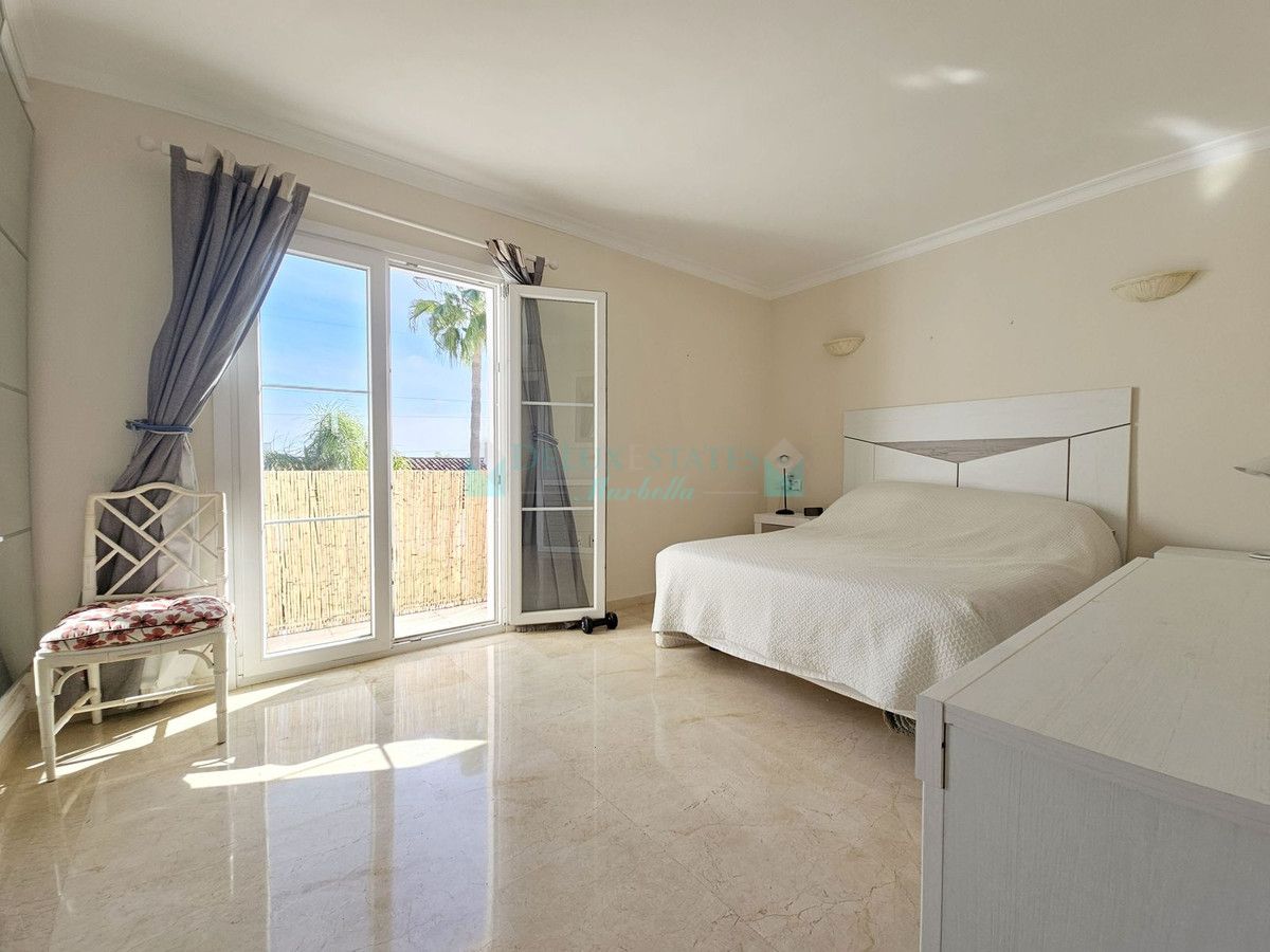 Apartment for sale in El Paraiso, Estepona