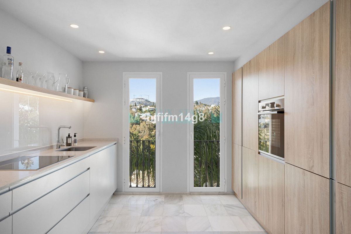 Apartamento en venta en Benahavis