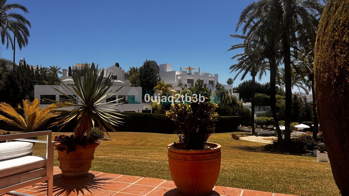 Ground Floor Apartment for sale in Nueva Andalucia