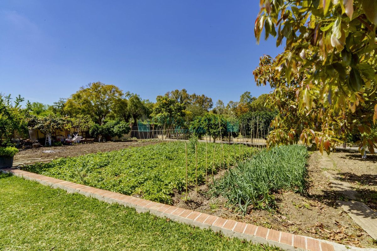 Villa for sale in La Quinta, Benahavis