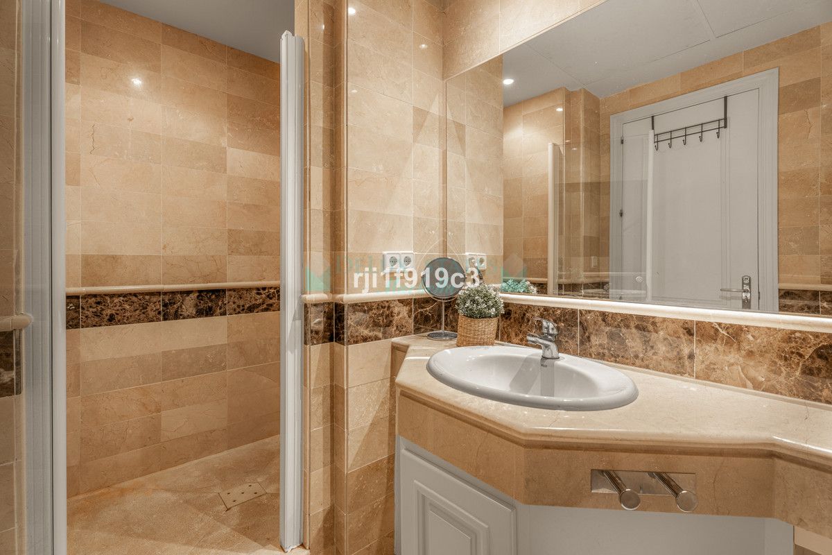 Apartment for sale in Elviria, Marbella East