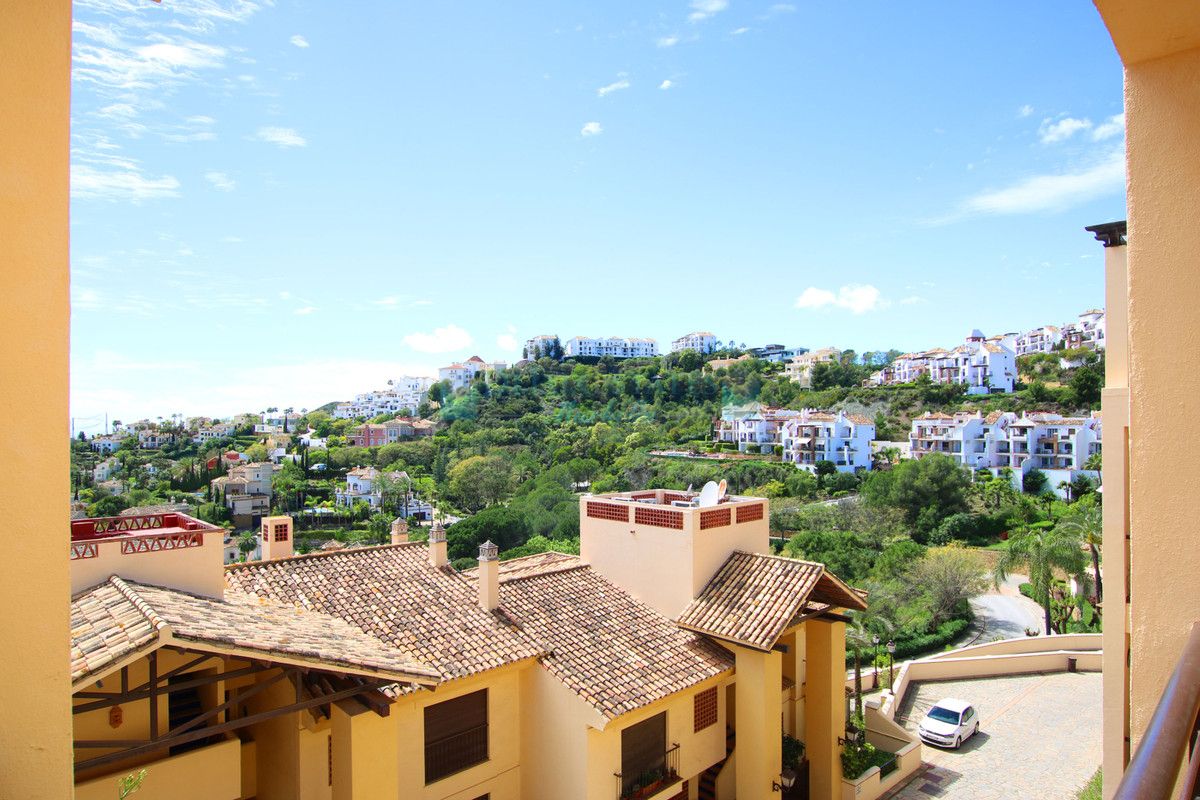 Apartment for sale in Los Arqueros, Benahavis