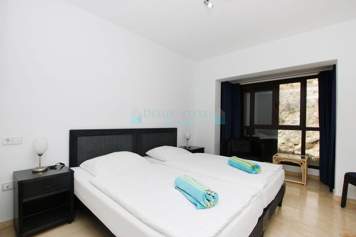 Apartment for sale in Los Arqueros, Benahavis