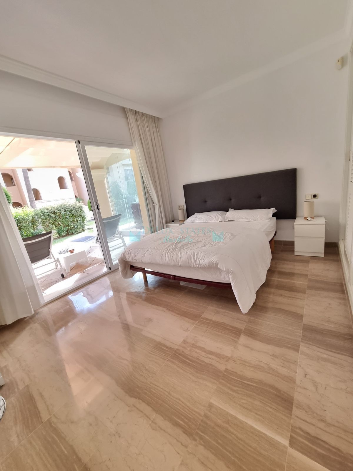 Apartamento Planta Baja en venta en Elviria, Marbella Este