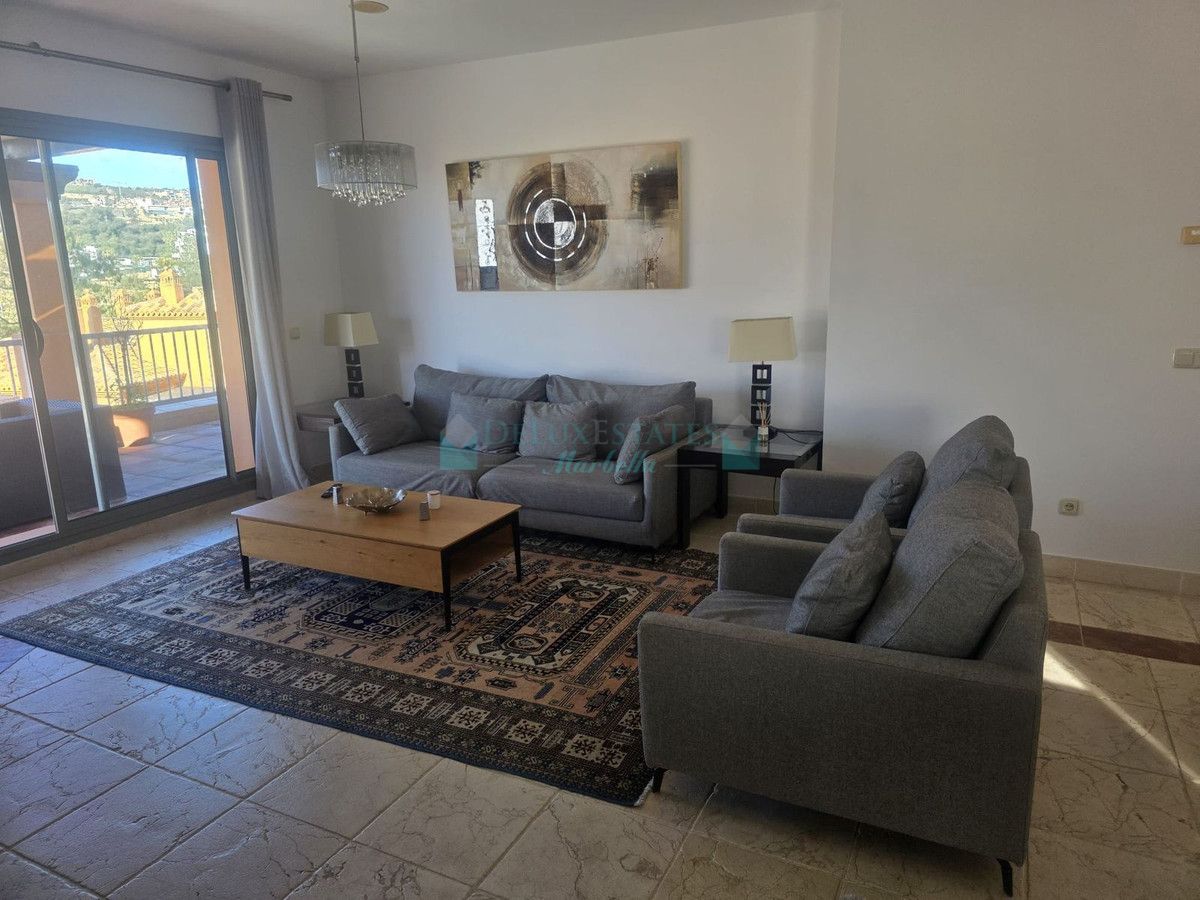 Penthouse for rent in Atalaya, Estepona