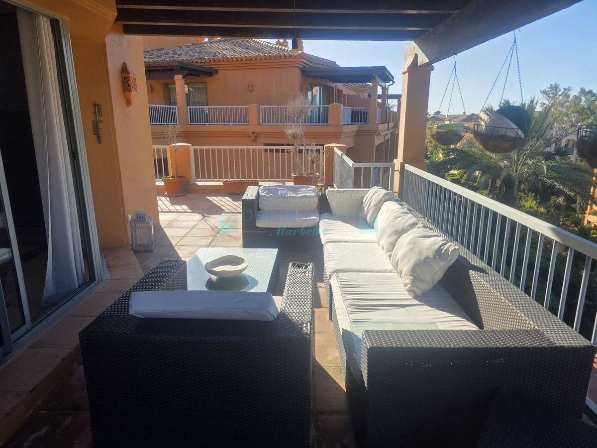 Penthouse for rent in Atalaya, Estepona
