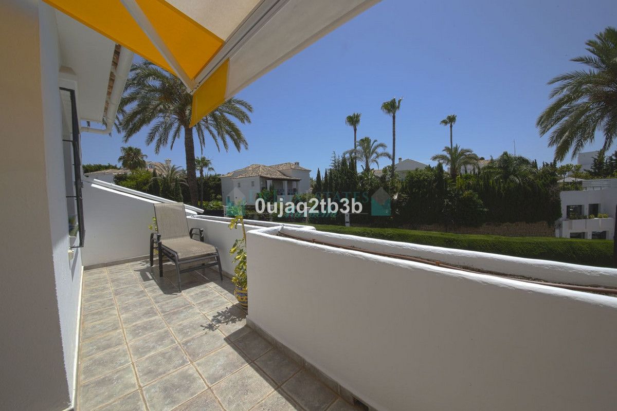 Penthouse for sale in Nueva Andalucia