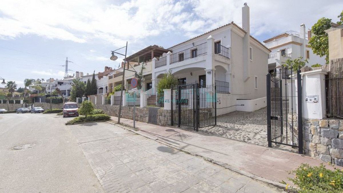 Town House for sale in Atalaya, Estepona