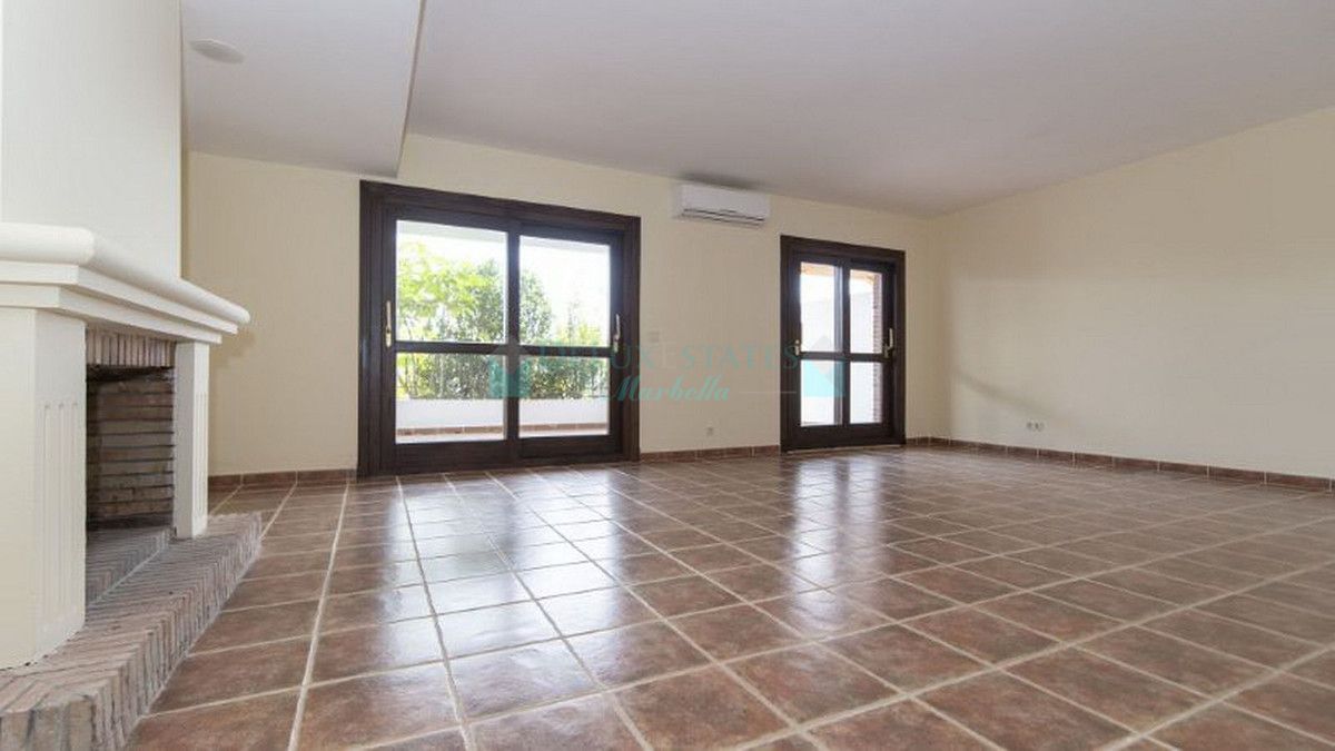 Town House for sale in Atalaya, Estepona