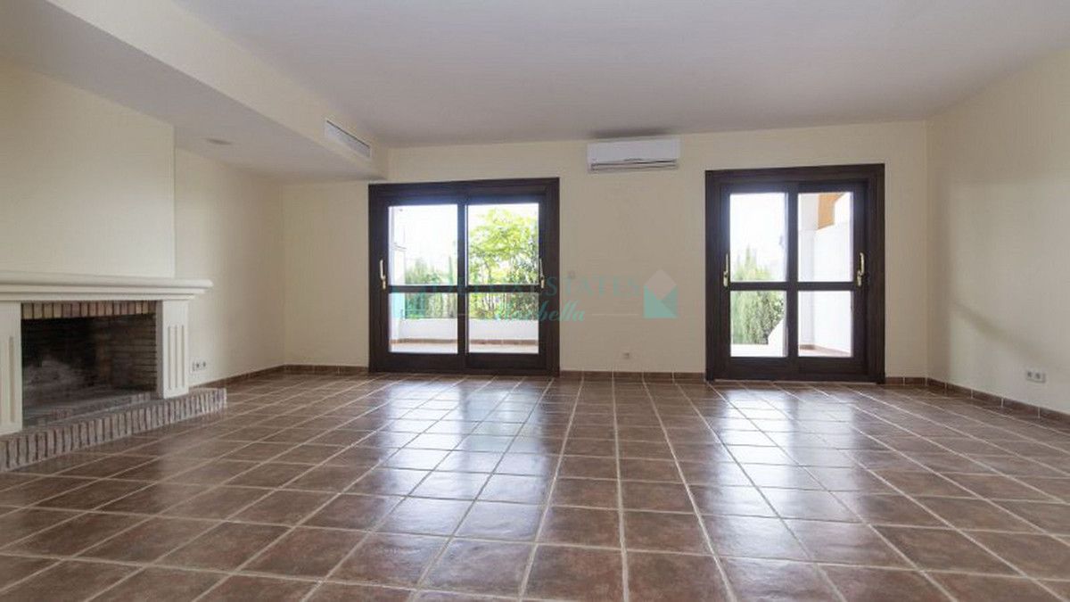 Town House for sale in Atalaya, Estepona