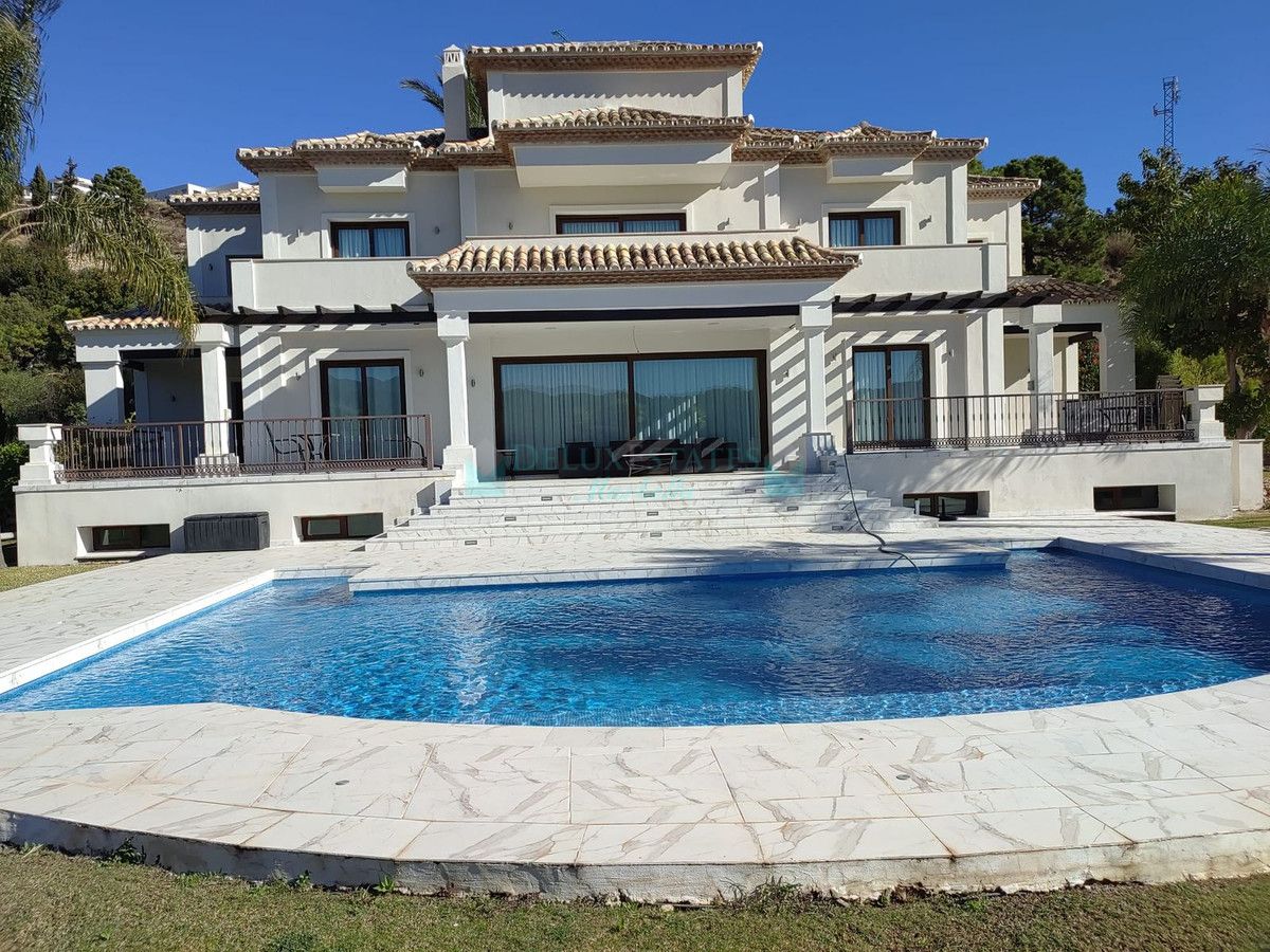 Villa for sale in Benahavis